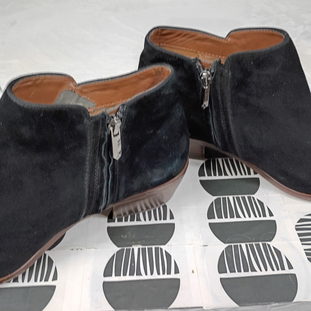 Sam Edelman Black Suede Ankle Boots Low Block Heel Side Zip Booties Womens - Picture 8 of 9